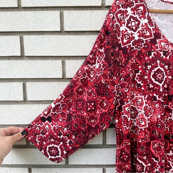 Catherines Red Medallion Print Swing Tunic Top 1X Plus Boho Stretch Knit - Picture 4 of 9
